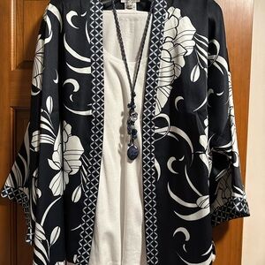 Chico's Navy and White Geometric Kimono